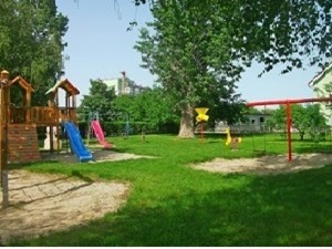 Playground,_Zichyujfalu_small