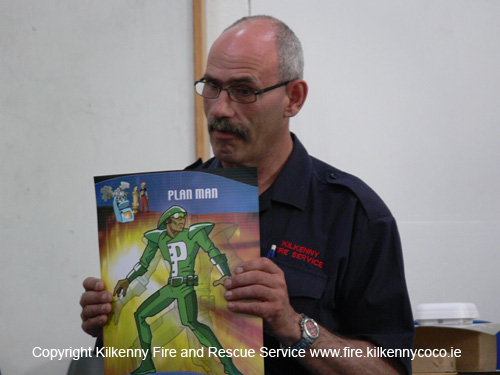 Firefigter explaining to the class