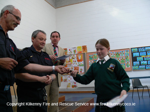 Students receive their Certificates Gaelscoil Osrai 2007