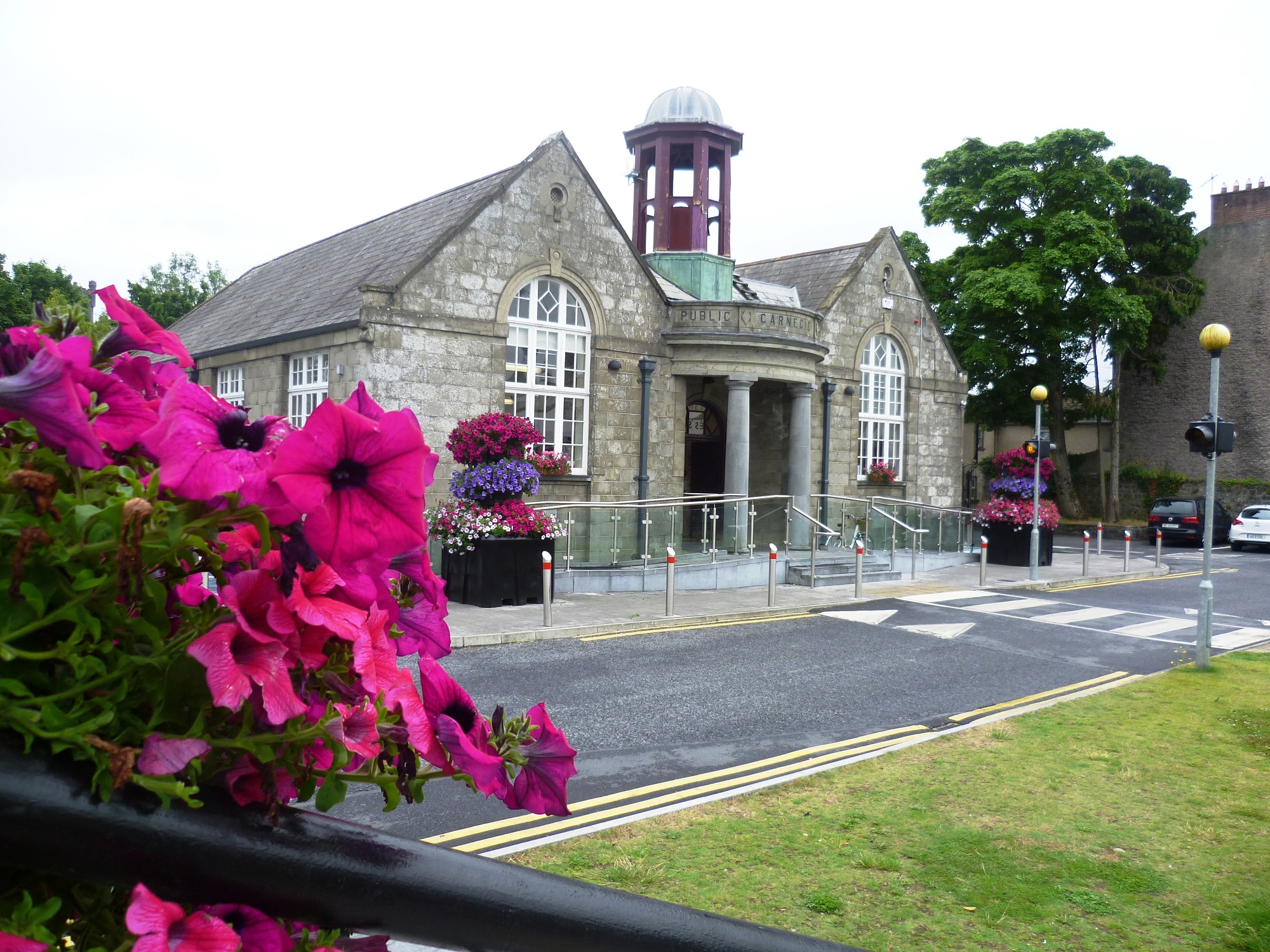 City-Lib-ext-with-flowers